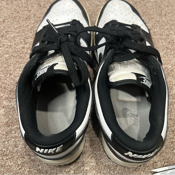 👟AUTHENTIC WOMENS NIKE BLACK WHITE PANDA DUNKS👟 - Picture 7 of 9
